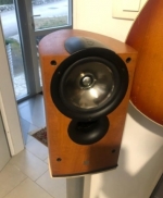 KEF iQ1