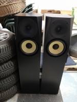 Little yellow cab stoječi